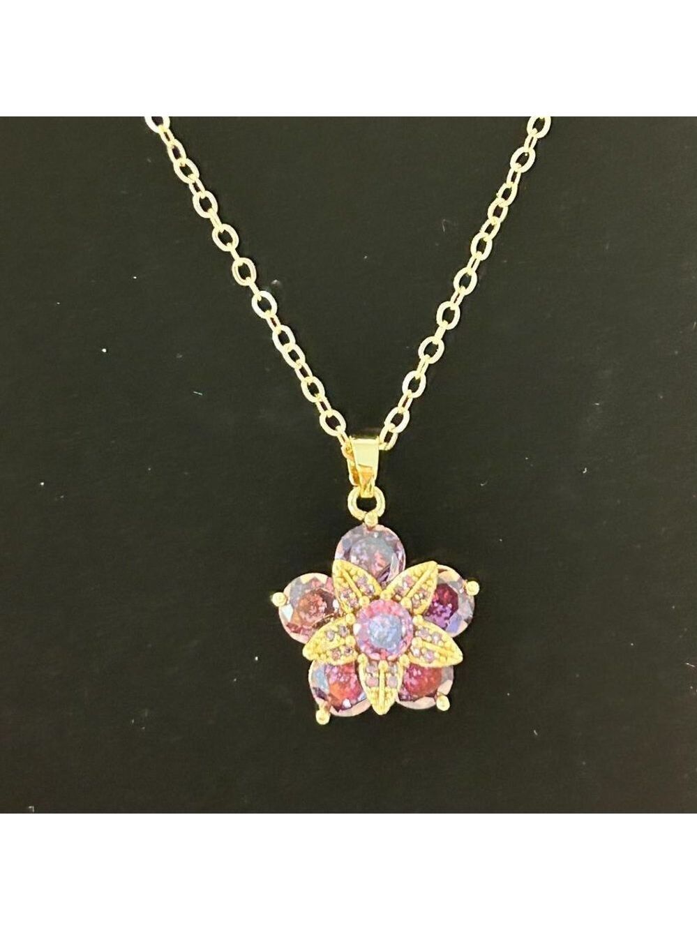LADIES 18K gold plated rotating flower pendant